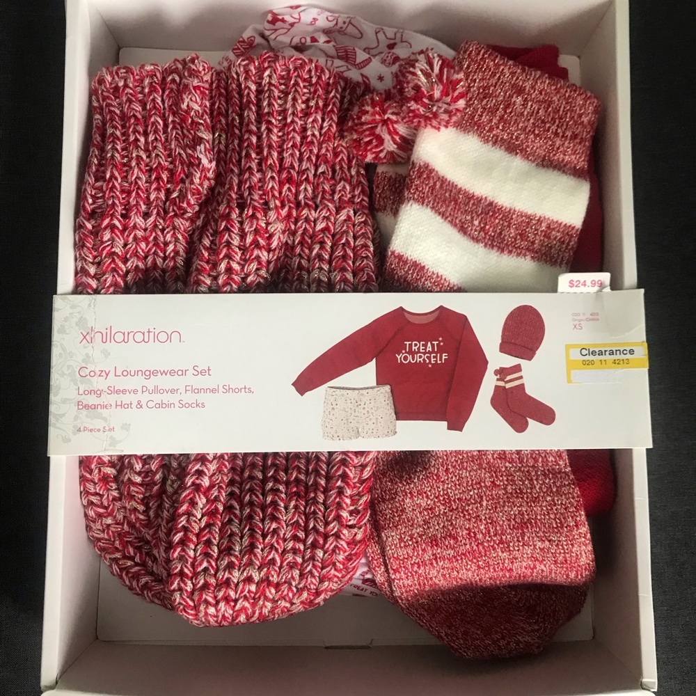 🎁 Xhilaration Women’s pajama set Red XS